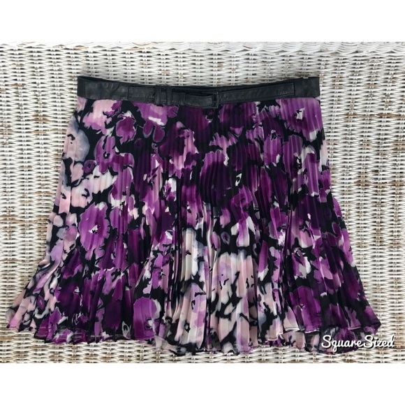 🆕NWOT {BCBGeneration} Purple Floral Micro-pleat Mini Swing Skirt • Size 8 - Picture 7 of 8